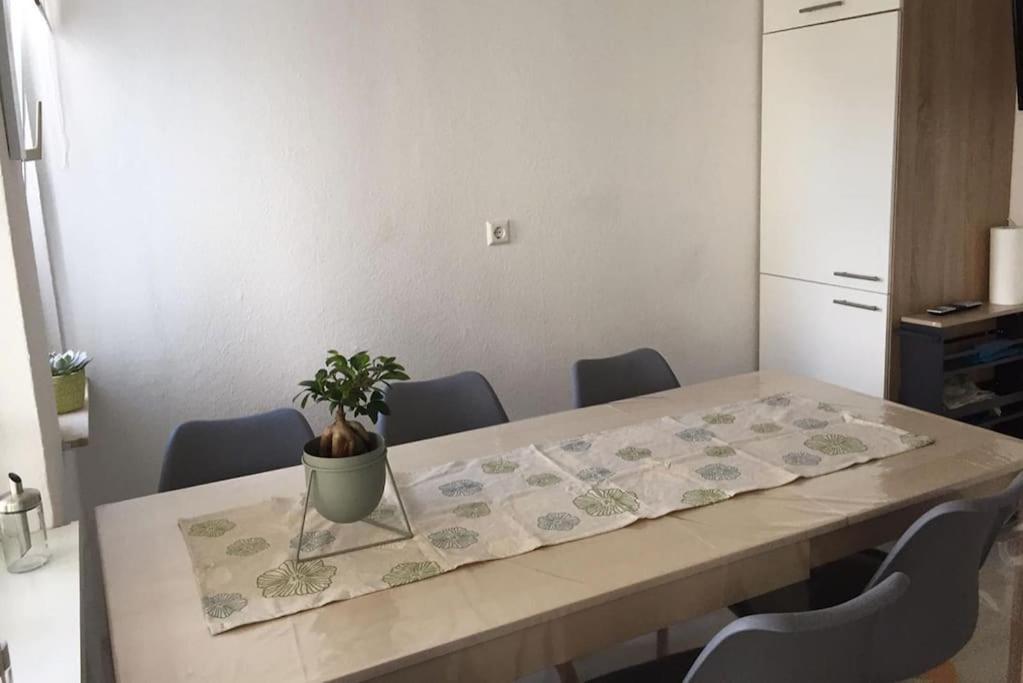 22B Grosse Wohnung Mit Balkon, Smarttv Und Wlan Korb Exterior foto